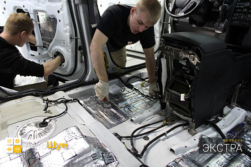 Клеим виброизоляцию на пол Хонды Пилот