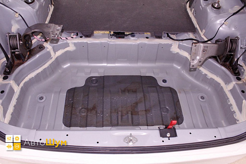 Разбираем багажник Хонда Стэпвэгон