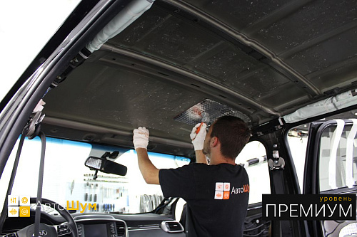 Клеим виброизоляцию на крышу Киа Соренто Прайм