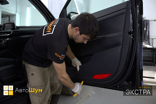 Снимаем дверные обшивки Хендай Туксон