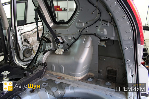 Штатная шумоизоляция арок Ниссан Х-Трейл Т31