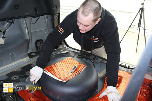 Клеим виброизоляцию в багажник Ниссан Х-Трейл T31