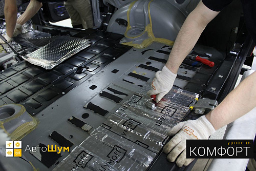 Клеим виброизоляцию Шумофф М3 в багажник Нивы 2121