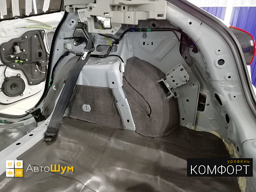 Шумоизоляция арок Мазды 3.