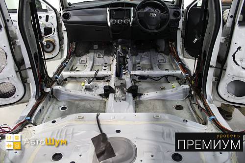 Штатная шумоизоляция днища Тойота Филдер