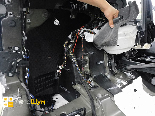 Готовый слой Practic Finish в багажнике БМВ Х5