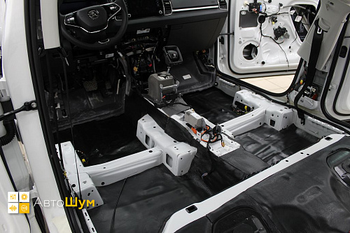 Шумоизоляция пола Шкода Карок