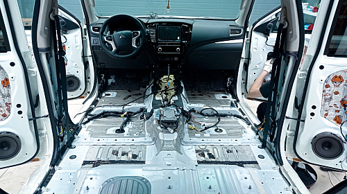 Разбор салона Мицубиси Монтеро