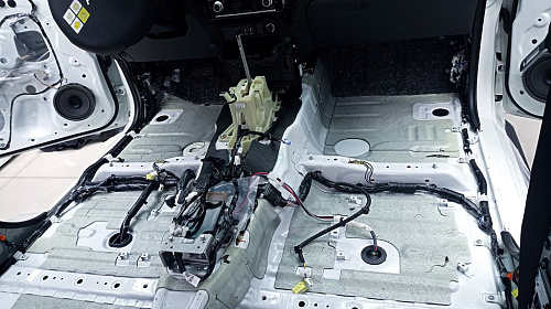 Разобранный пол Мицубиси Монтеро