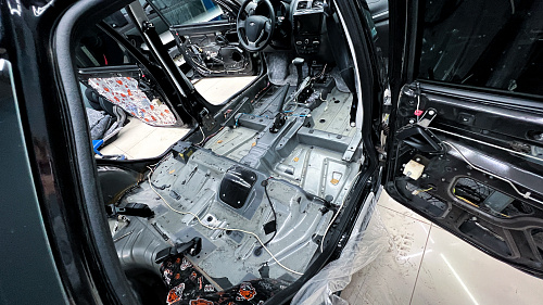 Штатная шумоизоляция пола Лада Гранта