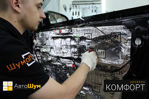 Оклеиваем каркас двери и технологические отверстия на Тойоте Королле.