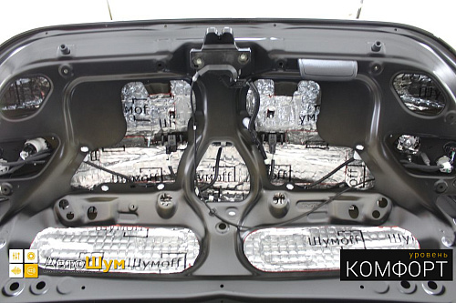 Виброизоляция крыши багажника Тойоты Короллы.