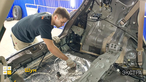 Клеим виброизоляцию в багажник Ниссан Мурано