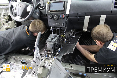 Клеим Шумофф Noise Stop 8 Тойоты Королла Е150