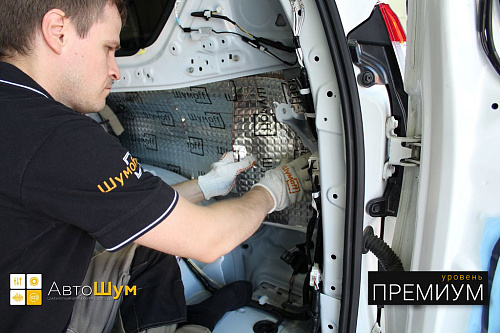 Клеим Шумофф Joker на крылья Тойоты Ленд Крузер Прадо 150.