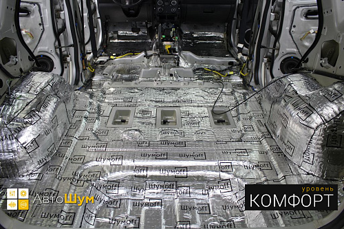 Клеим Шумофф М4 и М3 в багажник Сузуки Гранд Витары.