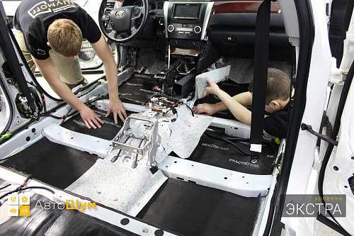 Звукоизоляция пола Тойоты Камри 55