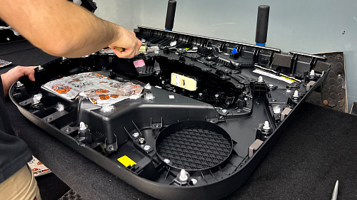 Виброизоляция дверной обшивки Киа Спортейдж