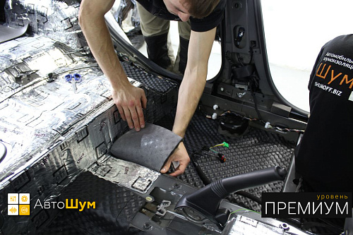 Клеим Комфорт 6 на пол Рено Сандеро