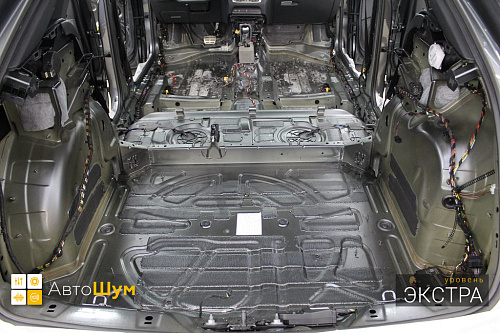 Штатная шумоизоляция багажника Ауди Ку3