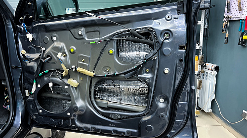 Виброизоляция дверей Тойота Ленд Крузер Прадо 120