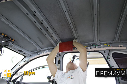 Клеим Шумофф Joker на крыу Мазды Сх5.