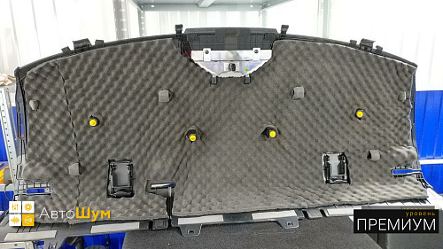 Клеим обшивку пятой двери Киа Рио КБ