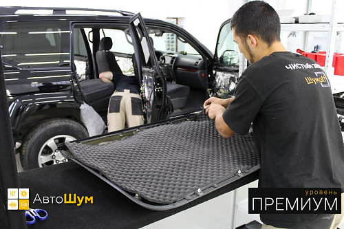 Оклеиваем обшивку двери шумоизоляцией на Прадо