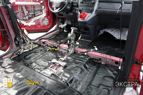 Шумоизоляция пола Хонды ЦРВ