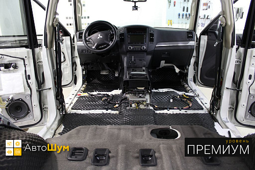 Шумоизоляция пола Митсубиси Паджеро