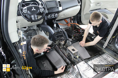 Клеим Шумофф Герметон 7Л на днище Митсубиси Аутледер ХЛ