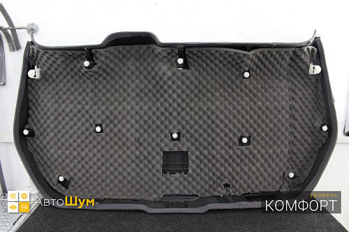 Шумоизоляция обшивки пятой двери Ниссан Х Трейл Т31