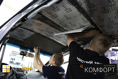 Клеим Шумофф Base8 вторым слоем на крышу Хендай I40.