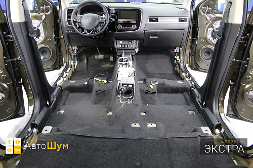 Грязный ковер Митсубиси Аутлендер