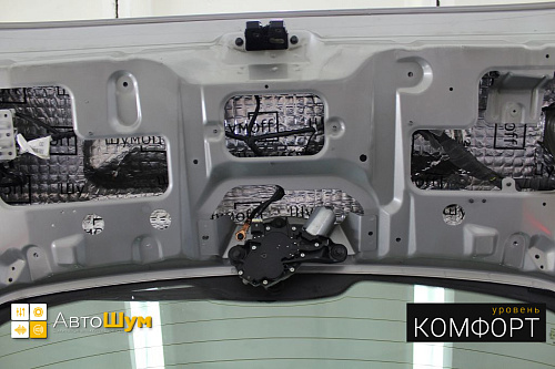 Шумоизоляция пятой двери Ниссан Кашкай.