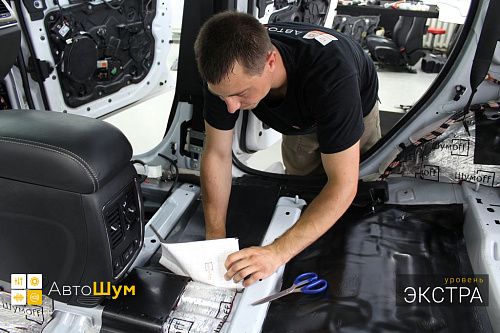 Клеим Шумофф Герметон 7л Вторым слоем на пол