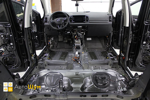 Штатная шумоизоляция днища Шкода Карок