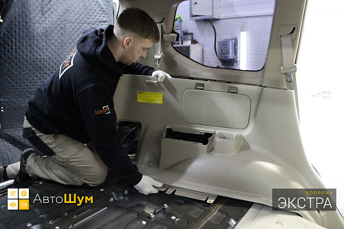 Разбираем багажник Тойоты Ленд Крузер Прадо 120