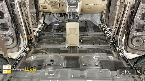 Штатная шумоизоляция пола Ниссан Мурано