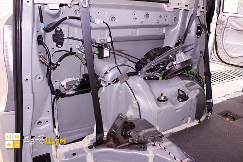 Заводская виброизоляция крыльев и арок Хонда Стэпвэгон