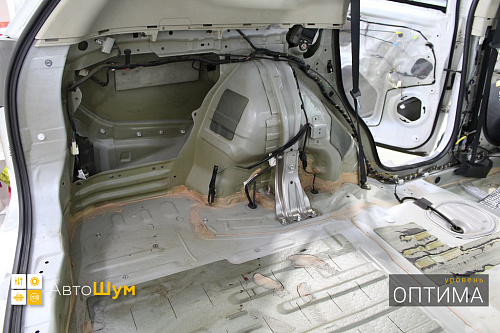 Штатная шумоизоляция арок Митсубиси Аутледер