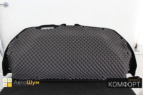 Шумоизоляция обшивки крышки багажника Тойоты Короллы.