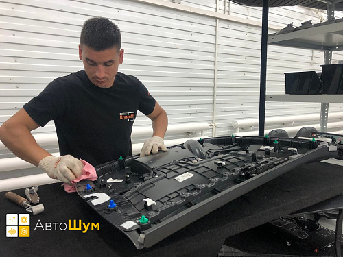 Обезжиривание дверной обшивки Хёндай Крета