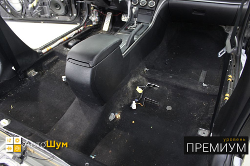 Пылесосим ковер Мазды 6