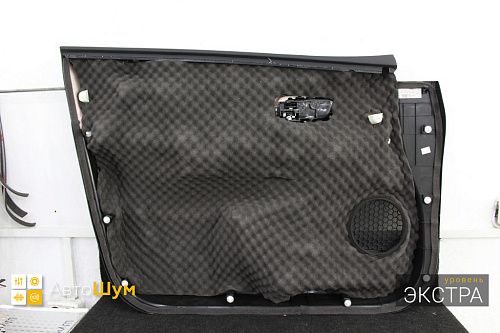 Шумоизоляция дверной обшивки Ниссан Мурано.