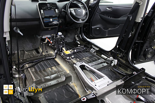 Штатная шумоизоляция пола Ниссан Лиф.