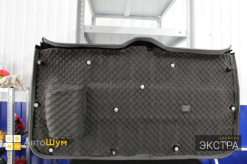 Шумоизоляция обшивки пятой двери Сузуки Гранд Витара.