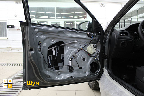 Клеим Шумофф Комфорт 6 Фольксваген Поло Мк6