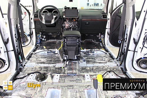 Клеим Шумофф Black Joker на пол Тойоты Ленд Крузер Прадо 150.