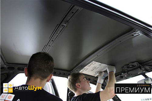 Клеим виброизоляцию Шумофф L2 на крышу Датсун Он До